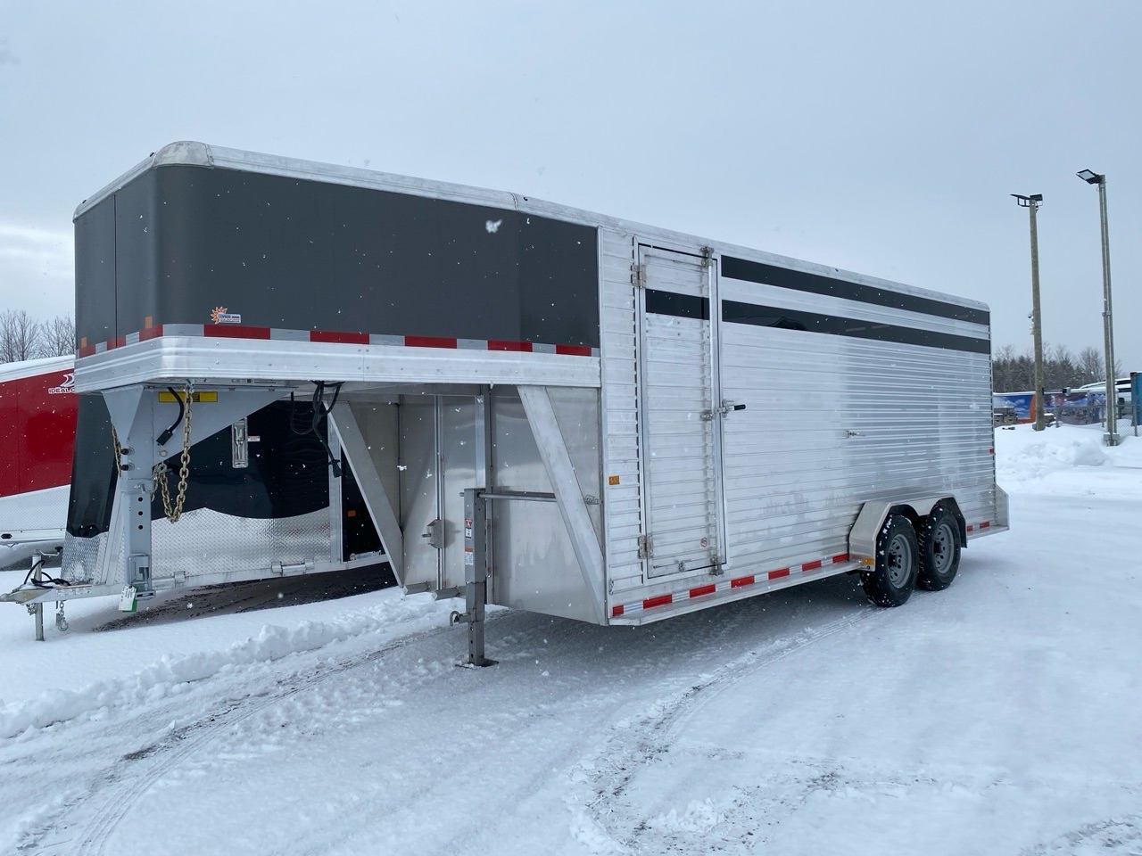 2025 LIVESTOCK GOOSENECK LIV207TA5 PAR FRONTIER