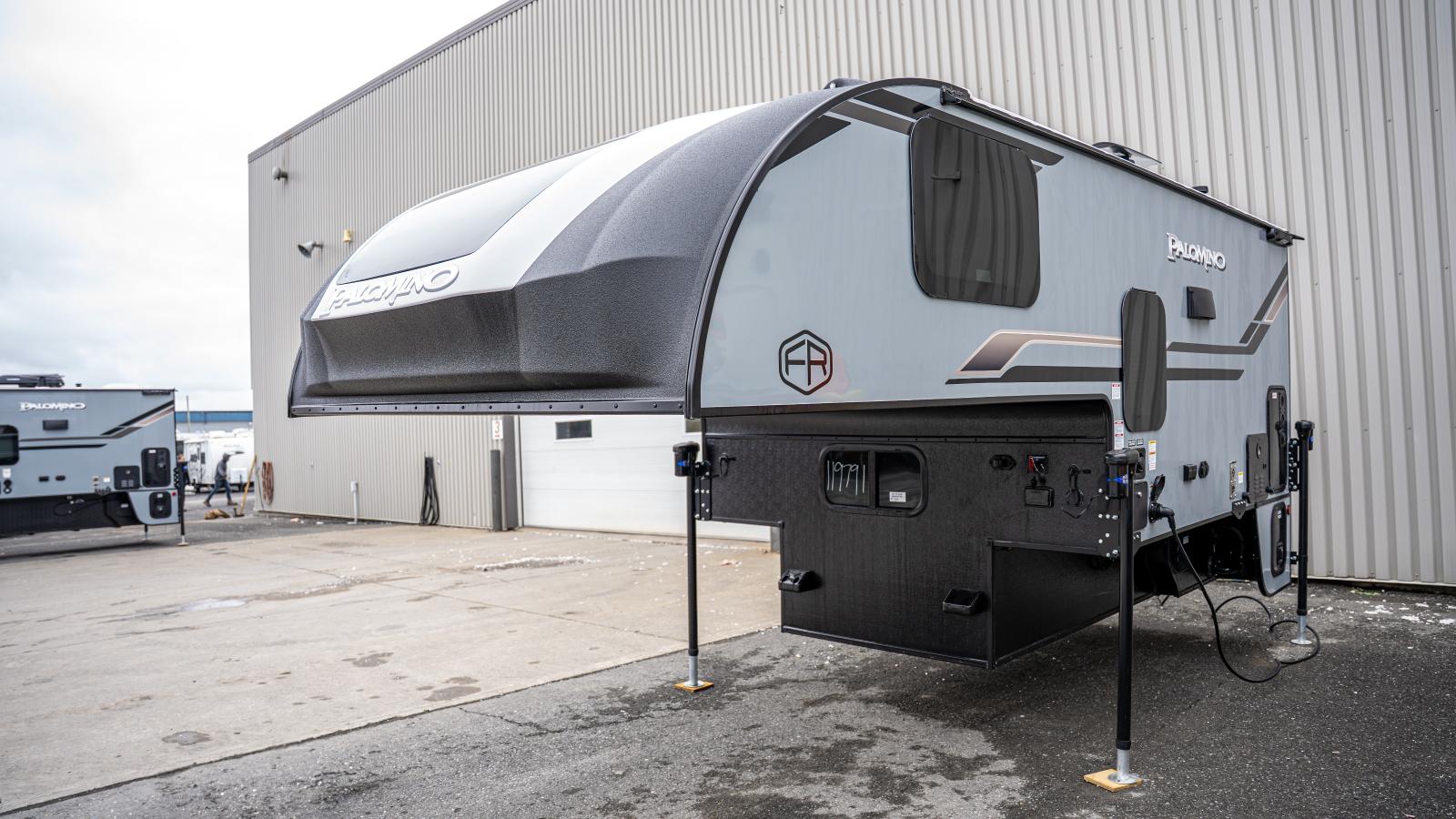 2025 PALOMINO HS8801 PAR FOREST RIVER