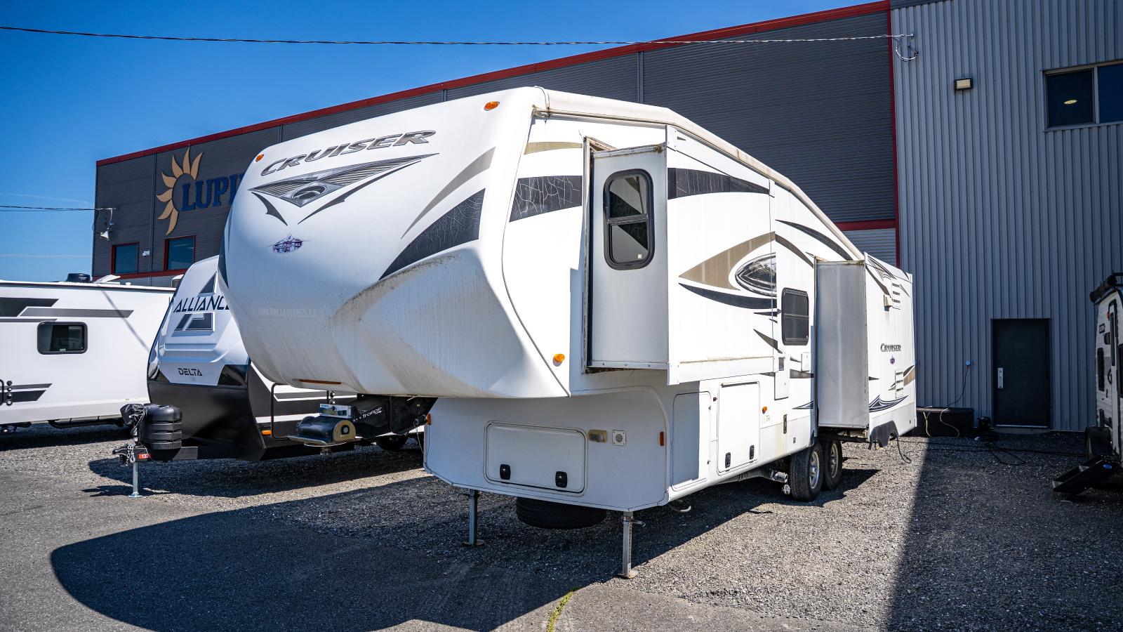 2012 CRUISER 305SK PAR CROSSROADS