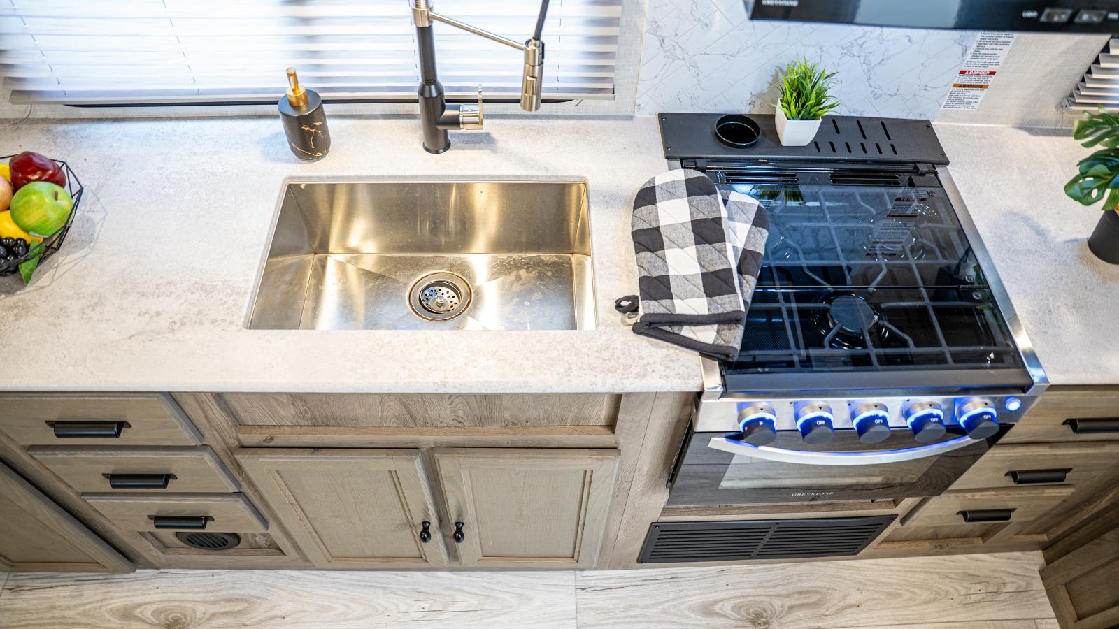 2022 SURVEYOR 203RKLE PAR FOREST RIVER - Image 13