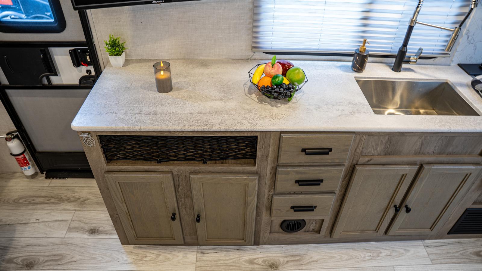 2022 SURVEYOR 203RKLE PAR FOREST RIVER - Image 17