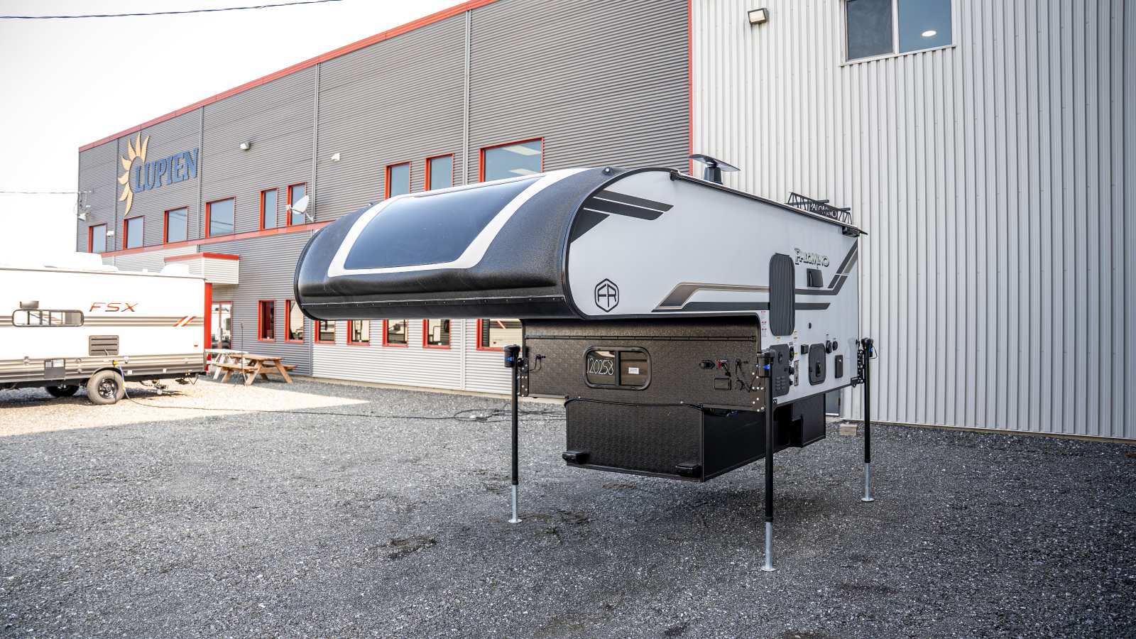 2026 PALOMINO HRHS750 PAR FOREST RIVER