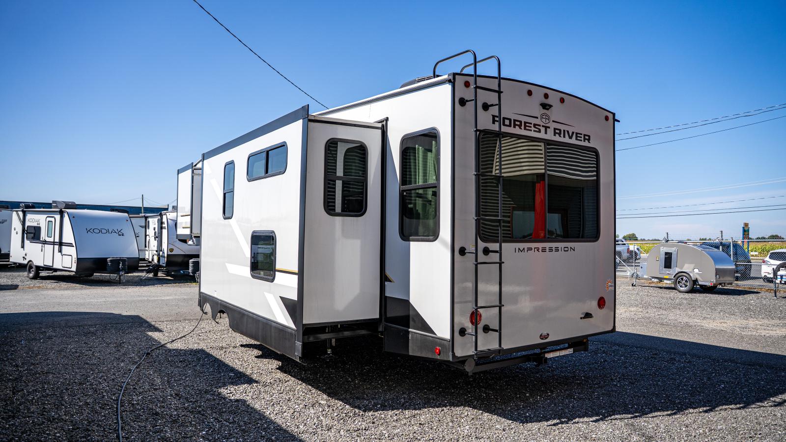 2025 IMPRESSION 282RLVIEW PAR FOREST RIVER - Image 2