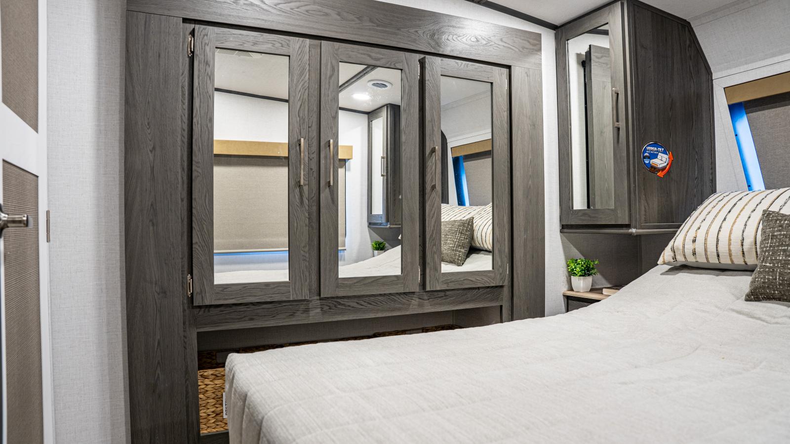 2025 IMPRESSION 282RLVIEW PAR FOREST RIVER - Image 32