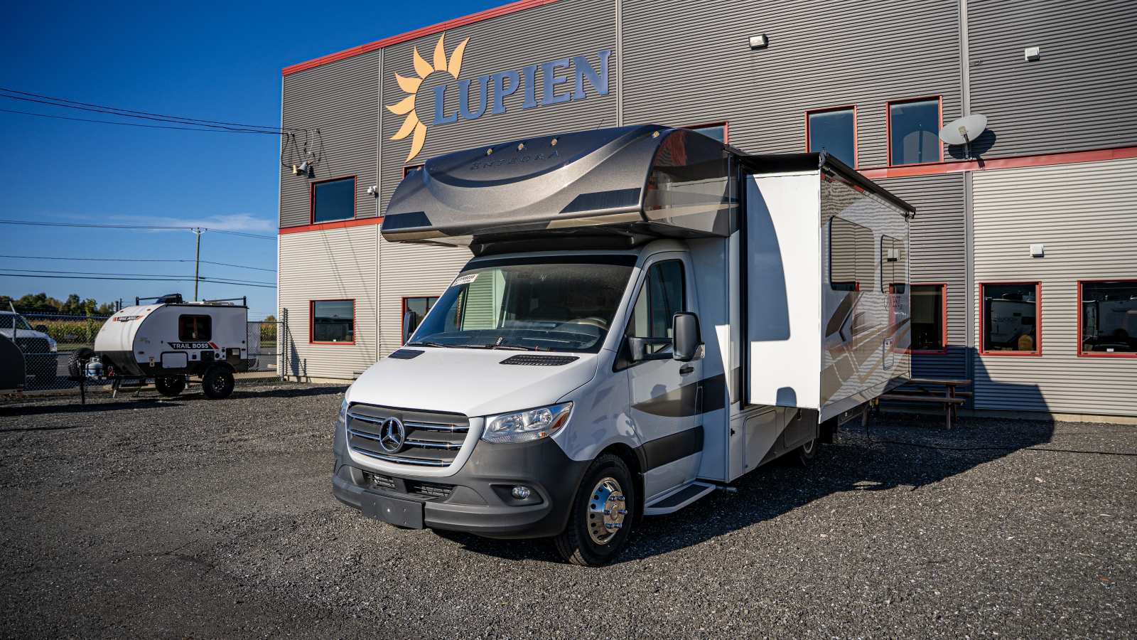 2024 QWEST SE 24R PAR ENTEGRA COACH